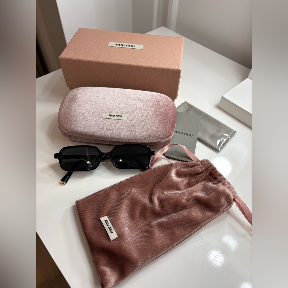 AUTHENTIC Miu Miu Sunglasses Rectangle frame - Picture 6 of 9